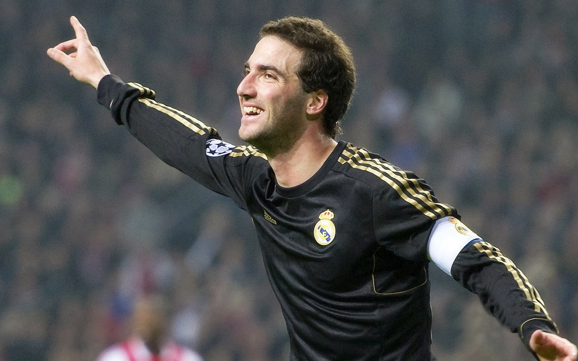 “意甲战况激烈，降级区形势令人关注”，上赛季意甲降级的球队