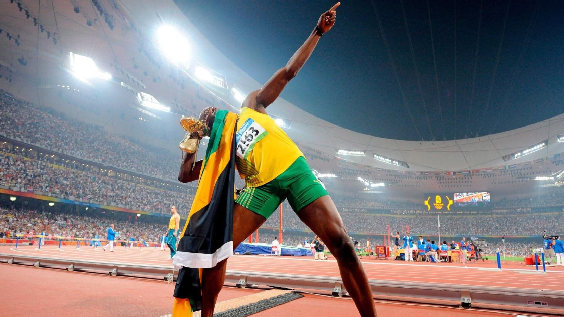 开云体育官网下载-城市极速飞盘挑战赛，空中旋转的运动奇观，极限飞盘比赛场地